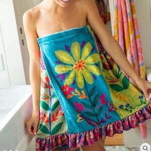 NWT NATURAL LIFE Colorful Floral Robe